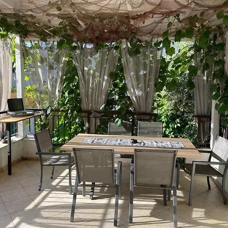 Aпартамент в *